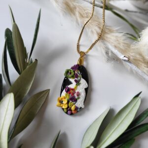 Ogrlica "zečić u cvijeću"